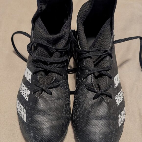 adidas Predator Freak.3 turf shoes, size Y5 - Picture 1 of 4